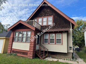 1920 W Vienna Ave in Milwaukee, WI - Building Photo