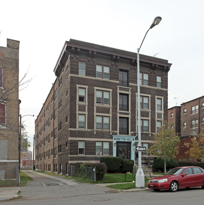 Bretton Hall in Detroit, MI - Building Photo