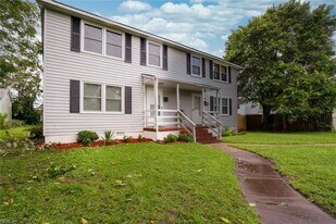 327 Settlers Landing Rd in Hampton, VA - Building Photo