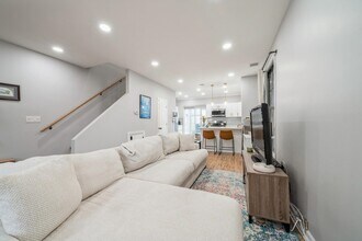 318 2nd St in Union City, NJ - Building Photo - Building Photo