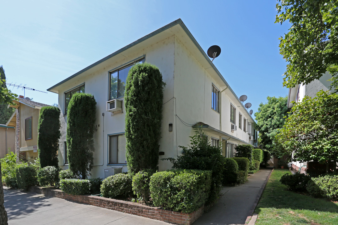 2216 O St in Sacramento, CA - Foto de edificio