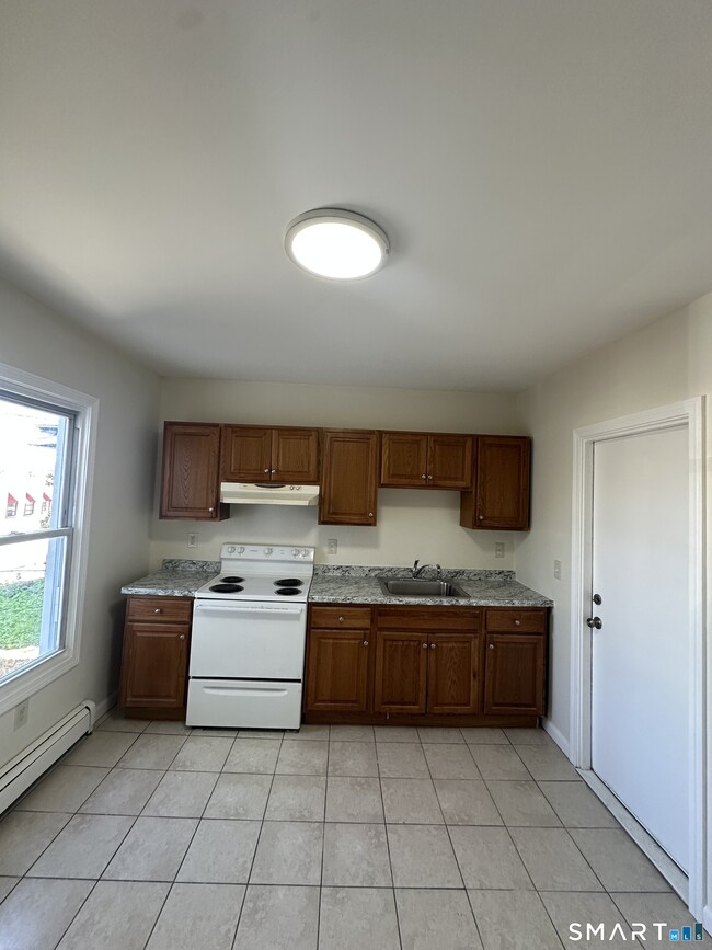 42 Jefferson Ave in New London, CT - Building Photo - Building Photo