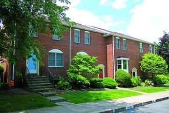 Fairfax Village in Harrisburg, PA - Building Photo - Building Photo