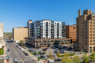 300 E Washington in Syracuse, NY - Building Photo - Building Photo