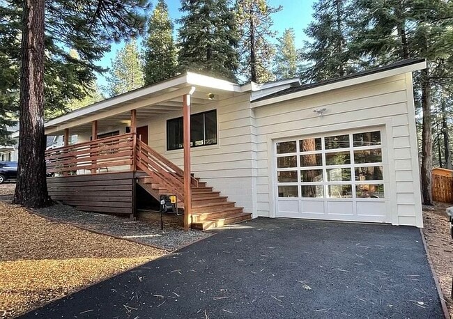 694 Sand Harbor Rd in South Lake Tahoe, CA - Building Photo - Building Photo
