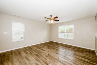 11205 Funny Cide Dr in Noblesville, IN - Foto de edificio - Building Photo