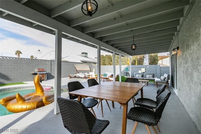 property at 2000 Springview Dr