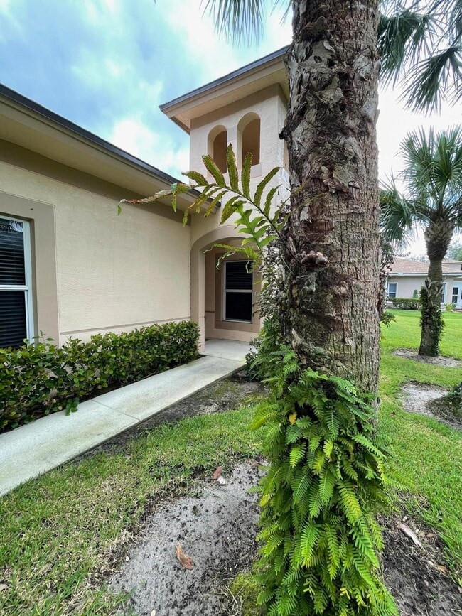 1833 Pelican Dr in Fort Pierce, FL - Building Photo - Building Photo