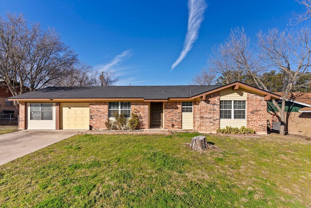 1203 Hughes Ave in Copperas Cove, TX - Building Photo