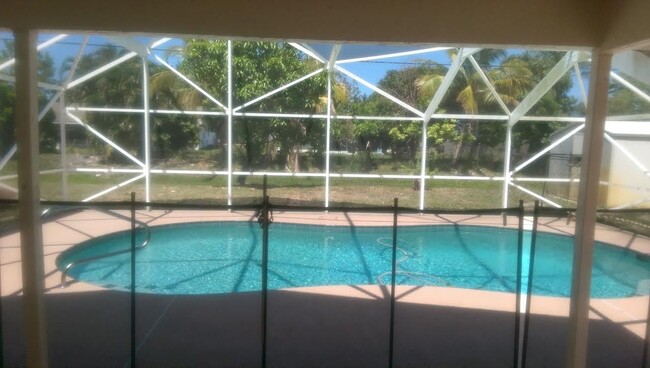 1423 SE Grapeland Ave in Port St. Lucie, FL - Building Photo - Building Photo