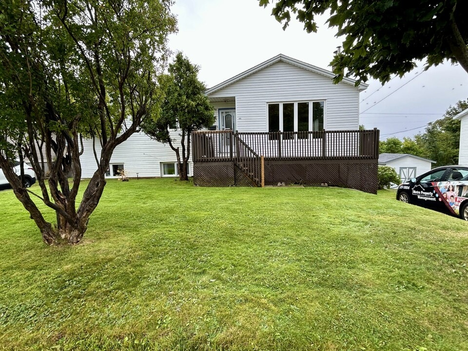 121 Canada Dr in St John's, NL - Building Photo