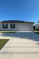 1963 SW Import Dr in Port St. Lucie, FL - Building Photo