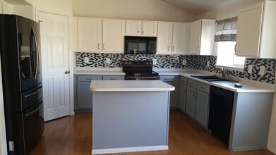 1313 Laurel Ct in Longmont, CO - Building Photo - Building Photo