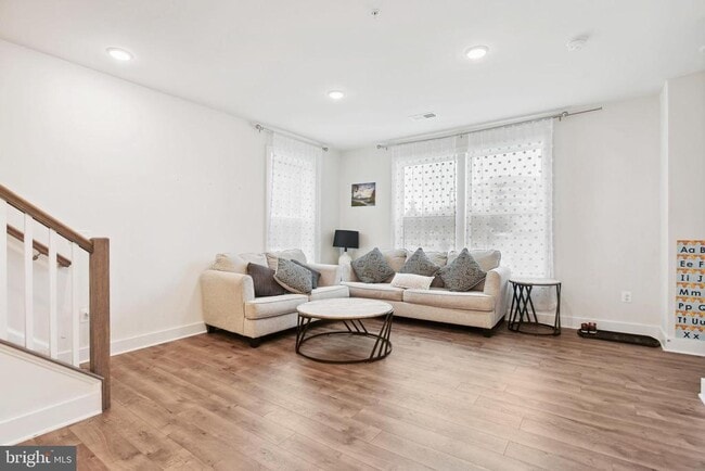 55 Silverway Dr in Herndon, VA - Building Photo - Building Photo