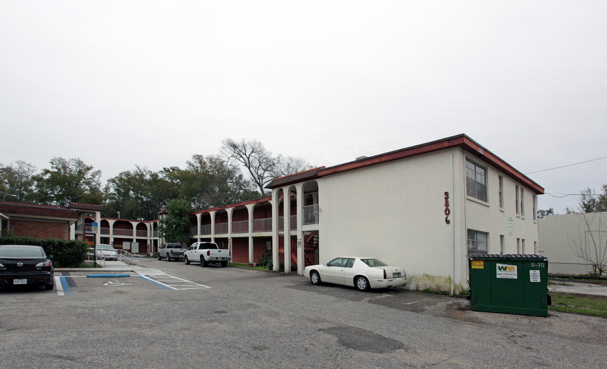 Granada Apartments in Pensacola, FL - Building Photo