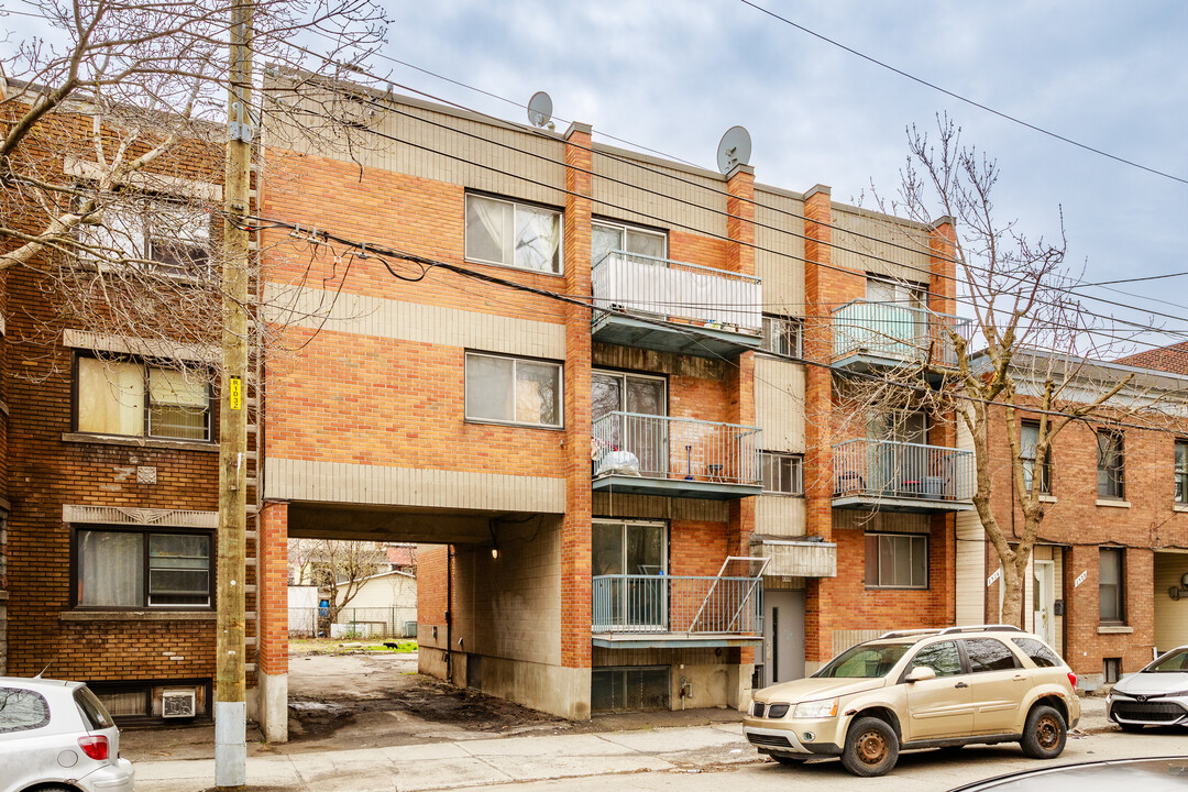 2320 De Châteauguay St in Montréal, QC - Building Photo