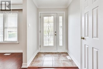 2063 Hixon St in Oakville, ON - Building Photo - Building Photo