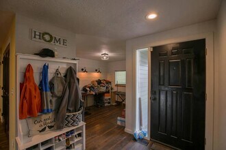 1555 SW Gilson Ct in McMinnville, OR - Building Photo - Building Photo