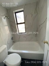 92 Ash St in Yonkers, NY - Foto de edificio - Building Photo