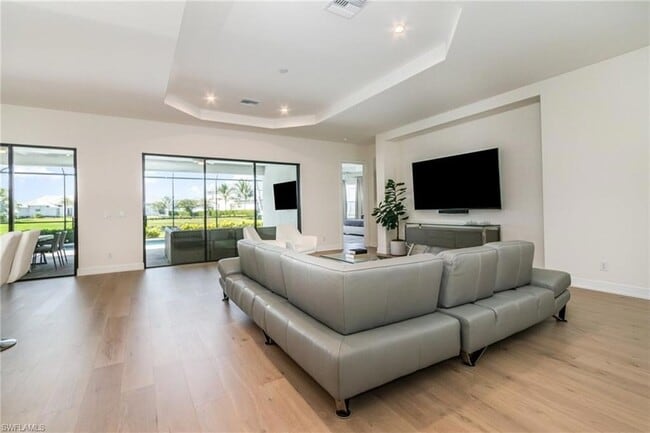 11110 Canal Grande Dr in Ft. Myers, FL - Building Photo - Building Photo