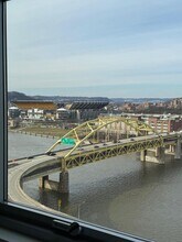 320 Fort Duquesne Blvd, Unit 19H- in Pittsburgh, PA - Foto de edificio - Building Photo