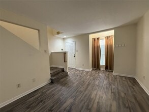 2100 Wilcrest Dr in Houston, TX - Building Photo - Building Photo