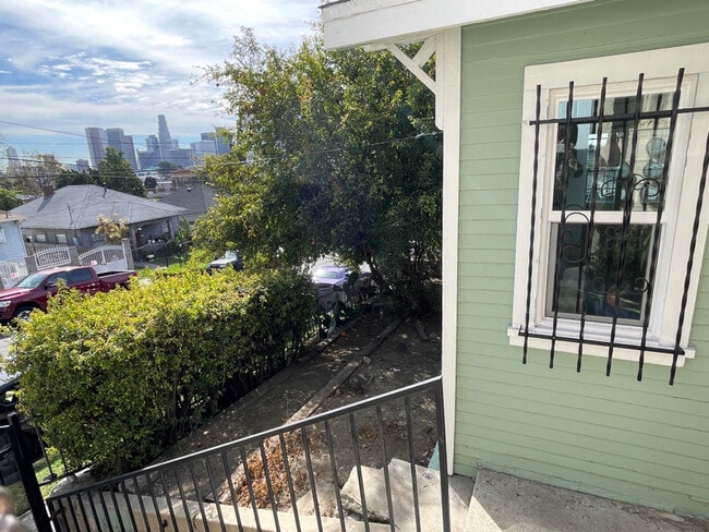 515 N Burlington Ave in Los Angeles, CA - Building Photo - Building Photo