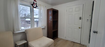 498 Ottawa St S in Kitchener, ON - Building Photo - Building Photo