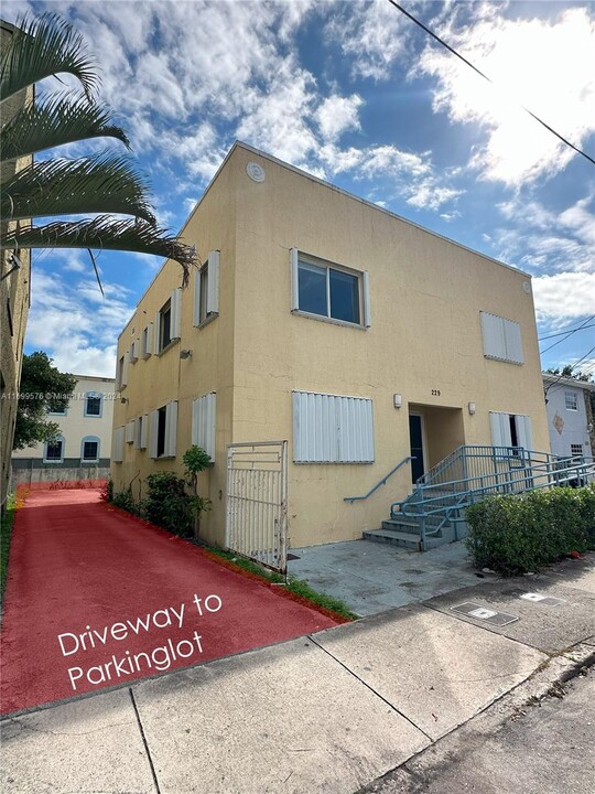 229 NW 10th Ave in Miami, FL - Building Photo