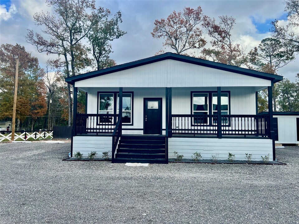 21514 Ruth Dr in New Caney, TX - Foto de edificio