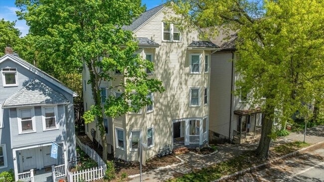 755 Boylston St, Unit 1 in Brookline, MA - Building Photo - Building Photo