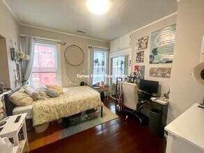 724 Parker St, Unit 3 in Boston, MA - Foto de edificio - Building Photo