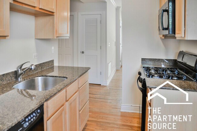 1210 W Waveland Ave, Unit 3 in Chicago, IL - Building Photo - Building Photo