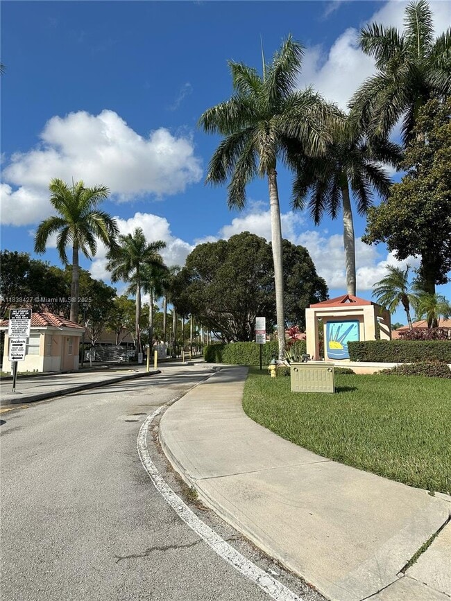 762 NW 208th Terrace in Pembroke Pines, FL - Building Photo - Building Photo