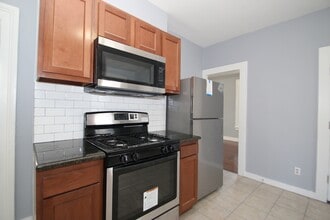 273 Lloyd St in New Haven, CT - Building Photo - Building Photo