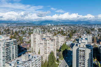 Edgewater Plaza in New Westminster, BC - Building Photo - Building Photo