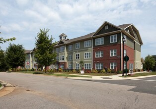 Powell Spring Apartments in Pittsboro, NC - Foto de edificio - Building Photo