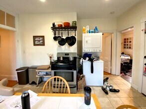 8 Oswald St, Unit 3 in Boston, MA - Building Photo - Building Photo