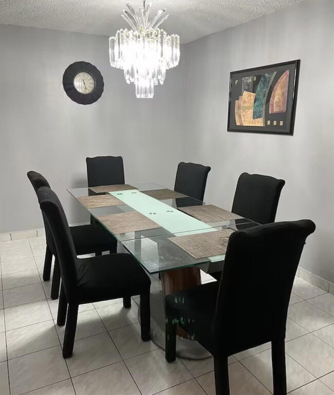 6931 SW 6th St in Pembroke Pines, FL - Building Photo - Building Photo