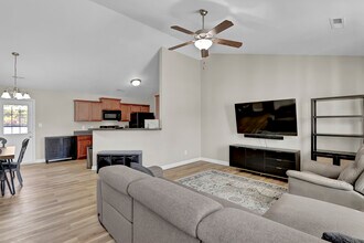 105 Rosemary Ave in Hubert, NC - Building Photo - Building Photo