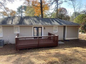 2490 Brentwood Rd in Decatur, GA - Building Photo - Building Photo