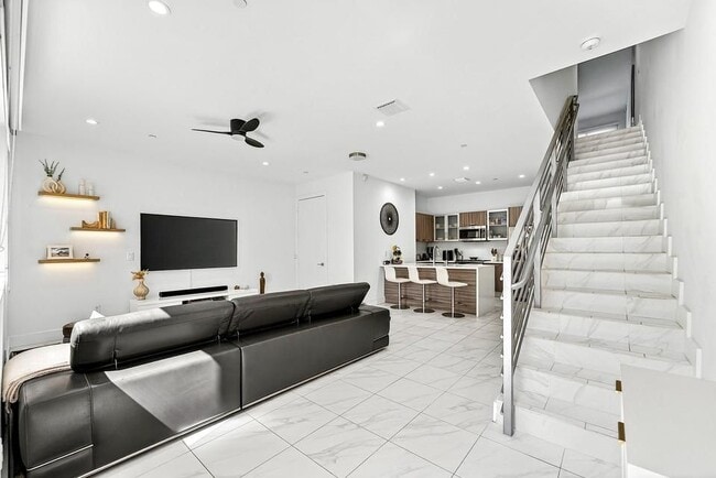 1034 NE 18th Ave in Fort Lauderdale, FL - Building Photo - Building Photo