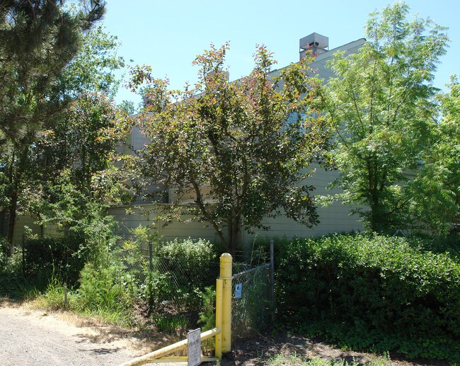 Oakcourt Apartments in Santa Rosa, CA - Foto de edificio - Building Photo