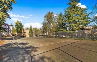 14620 NE 32nd St, Unit F7 in Bellevue, WA - Building Photo - Building Photo