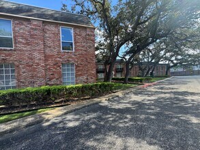 7500 Callaghan Rd in San Antonio, TX - Building Photo - Building Photo