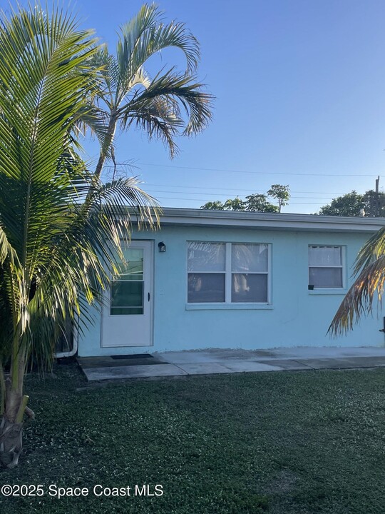 353 Lee Ave in Satellite Beach, FL - Building Photo