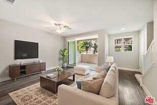 4454 Paxton Pl in Calabasas, CA - Building Photo