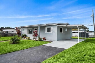 13710 Harrison St in Miami, FL - Building Photo - Building Photo