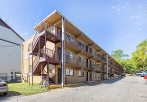 Urbana in Tallahassee, FL - Building Photo
