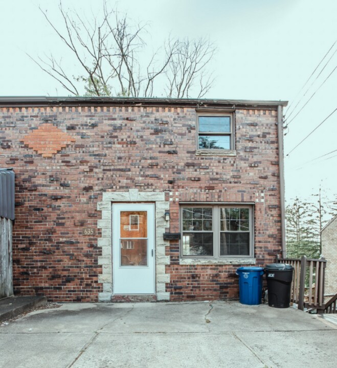 635 Wenzell Ave in Pittsburgh, PA - Building Photo